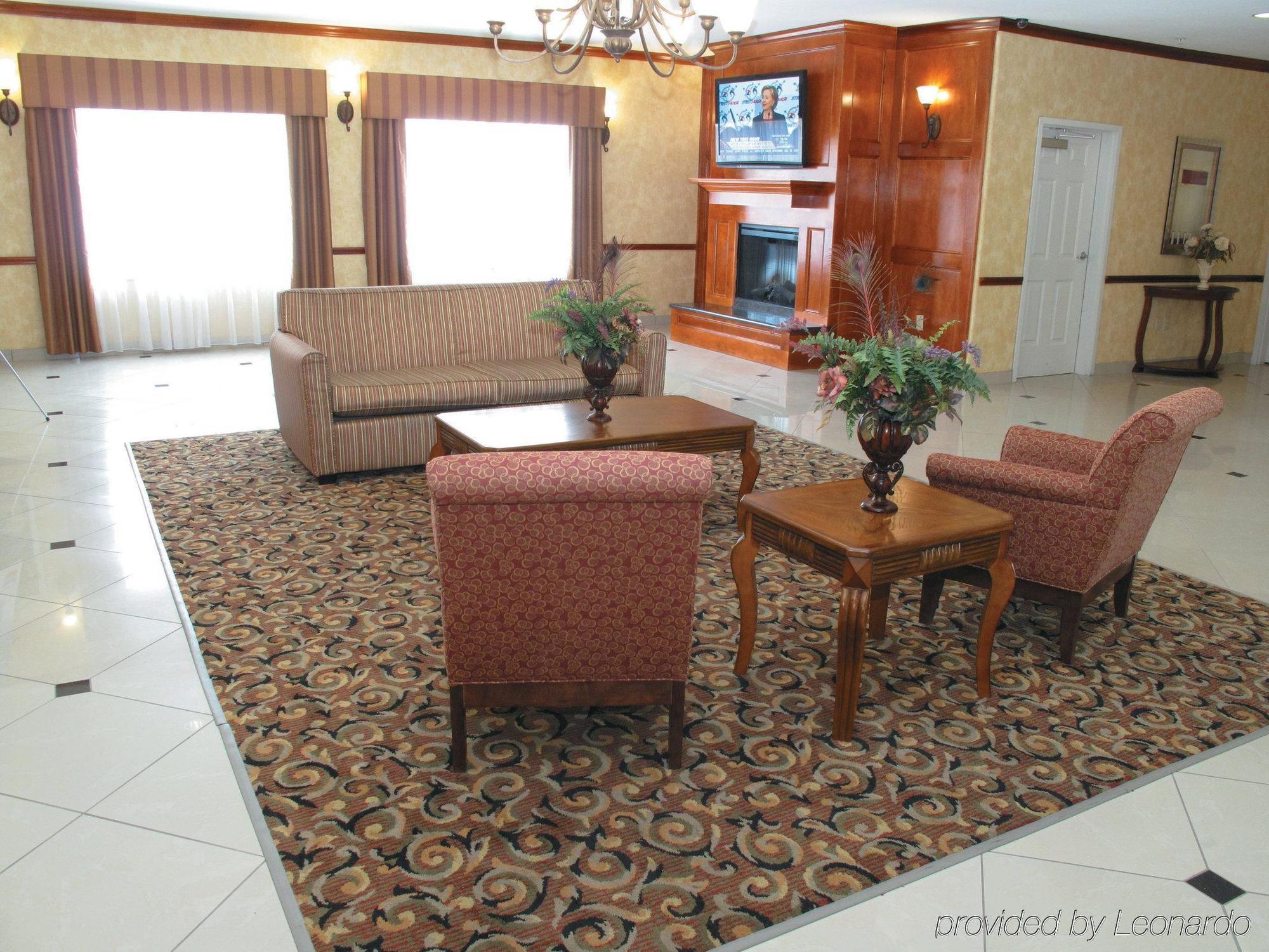 La Quinta By Wyndham Orange Hotel Interior photo